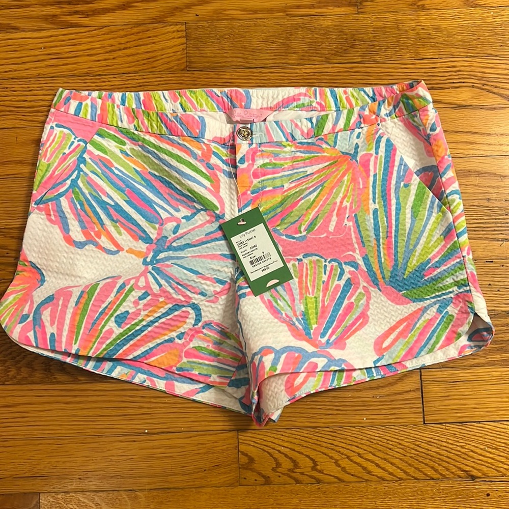 Lilly Pulitzer Size 8 Adie Short in Resort White Shellabrate